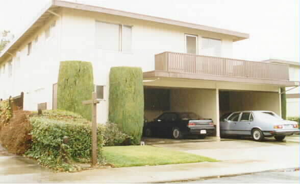 907 Fremont Pl in Menlo Park, CA - Foto de edificio - Building Photo