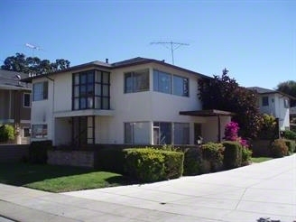 729 Roble Ave in Menlo Park, CA - Foto de edificio