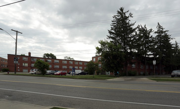 Mericourt Apartments in Hamilton, ON - Building Photo - Building Photo