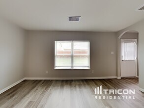 12067 Quartersawn Ln in Pinehurst, TX - Building Photo - Building Photo