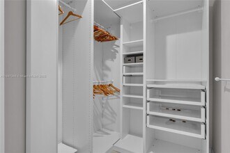 8217 NW 46th St in Doral, FL - Building Photo - Building Photo