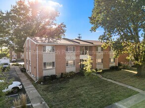 16 Bruce Dr in Florissant, MO - Foto de edificio - Building Photo