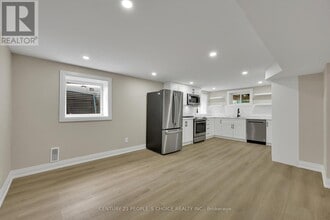 2091 Bridge Rd in Oakville, ON - Building Photo - Building Photo