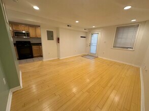 1030 Fairmont St NW, Unit T1 in Washington, DC - Building Photo - Building Photo