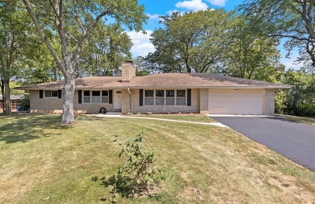 property at 23W050 Hackberry Dr