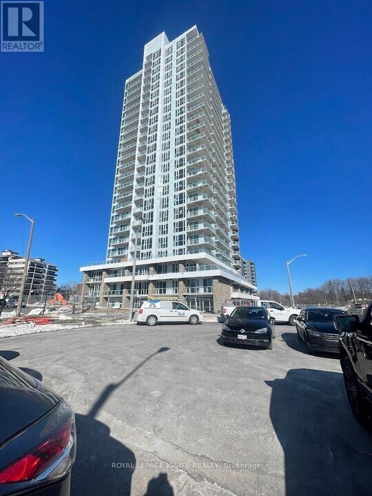 10-1010 Deerlick Ct in Toronto, ON - Building Photo