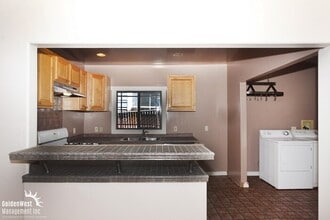 138 Douglas St in Los Angeles, CA - Building Photo - Building Photo