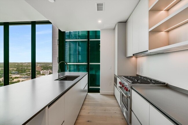 610 Davis St, Unit 2705 in Austin, TX - Building Photo - Building Photo