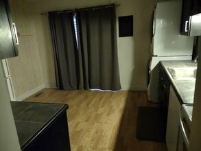 2200 N 68th St in Lincoln, NE - Foto de edificio - Building Photo