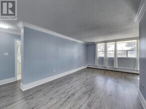 541 Blackthorn Ave in Toronto, ON - Building Photo - Building Photo