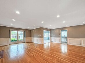 5147 E Los Flores St in Long Beach, CA - Foto de edificio - Building Photo