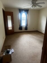 114 1st St SE, Unit Carmel art in Carmel, IN - Foto de edificio - Building Photo