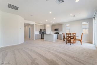 94 Cadence Crest Ave in Henderson, NV - Foto de edificio - Building Photo