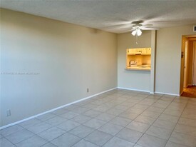 9470 Live Oak Pl in Davie, FL - Building Photo - Building Photo