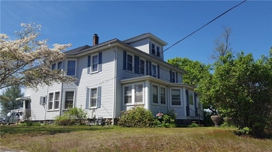 40 Pleasant St in Westerly, RI - Foto de edificio - Building Photo