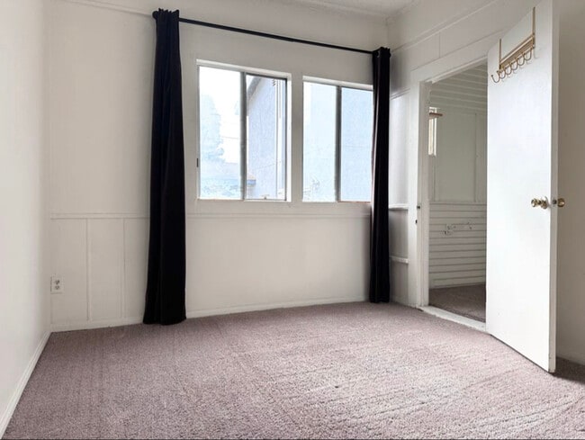 1016 W 108th St in Los Angeles, CA - Building Photo - Building Photo