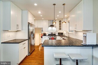 7606 Jervis St in Springfield, VA - Foto de edificio - Building Photo