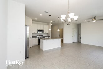 418 Reina Wy in Eagle Lake, FL - Building Photo - Building Photo