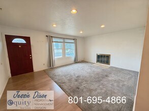 999 N 3000 W in West Point, UT - Foto de edificio - Building Photo