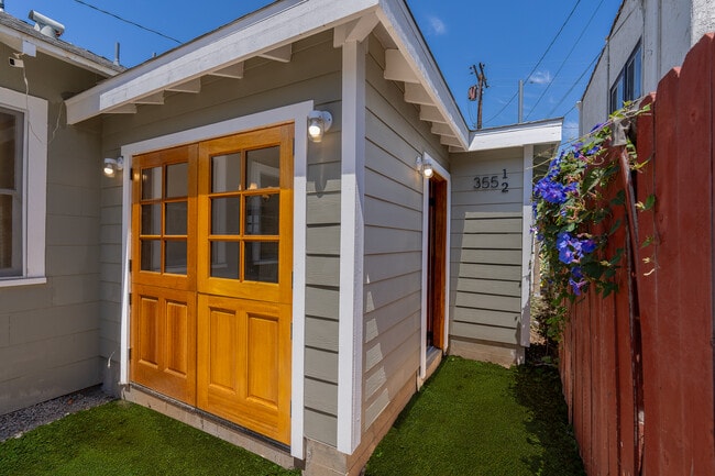 355 N Colorado Pl, Unit Beautiful 2 Bed 1.5 Bath in Long Beach, CA - Foto de edificio - Building Photo