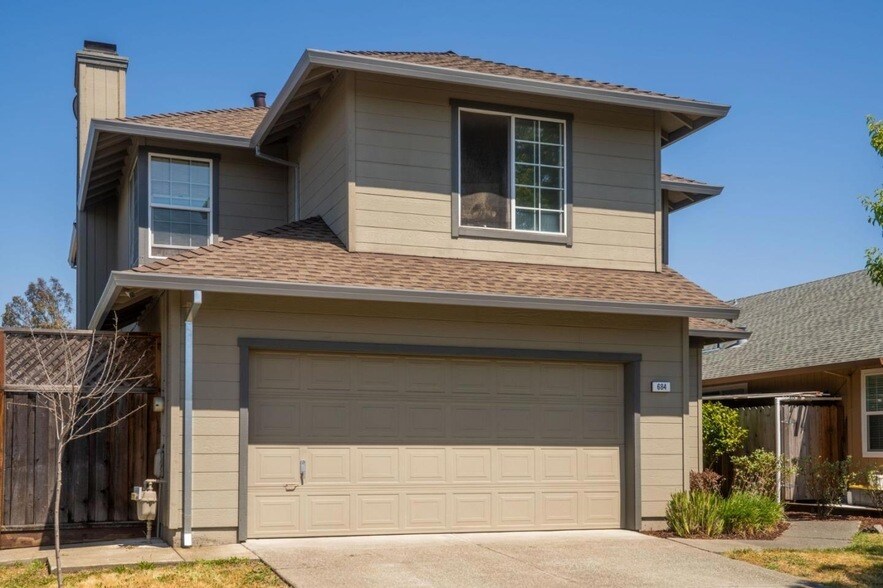684 Connie St in Santa Rosa, CA - Building Photo