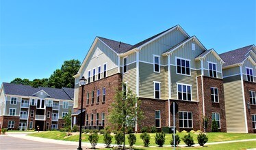 Seasons at Poplar Tent in Concord, NC - Foto de edificio - Building Photo