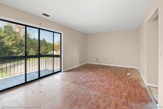 33829 Pondview Cir in Livonia, MI - Building Photo - Building Photo