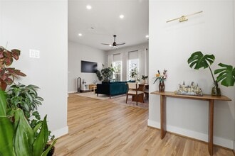 5825 Francis Oak Ln in Houston, TX - Building Photo - Building Photo