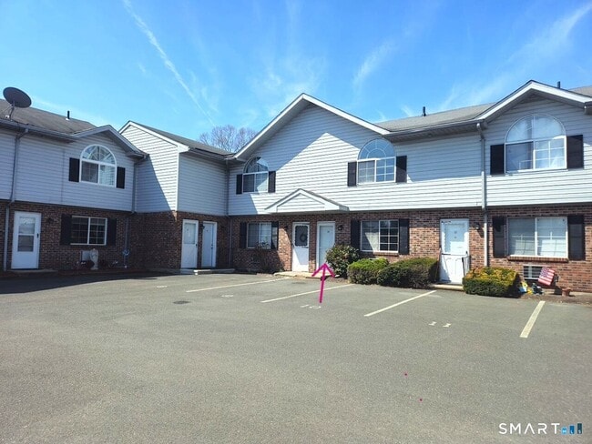 975 Meriden Rd in Waterbury, CT - Building Photo - Building Photo