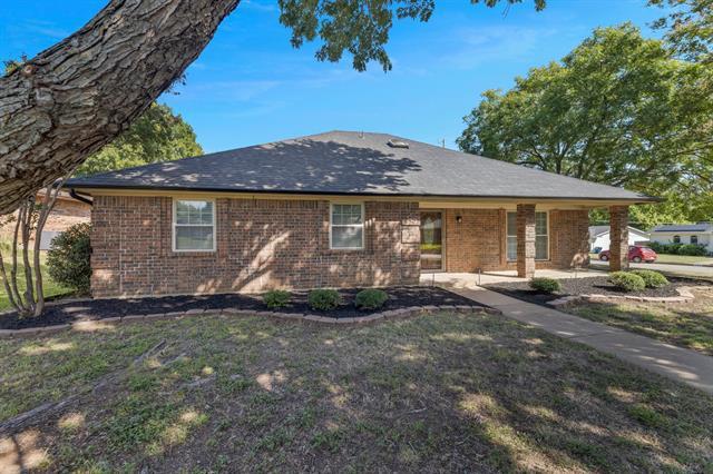 245 SW Rand Dr in Burleson, TX - Building Photo