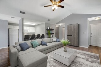8650 Mansion Creek Cir in Tyler, TX - Building Photo - Building Photo