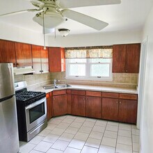 2308 Sand Lake Rd in Lindenhurst, IL - Building Photo - Building Photo