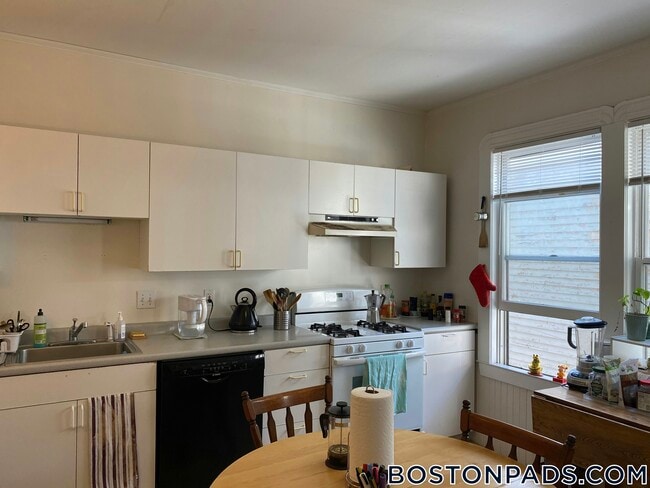 32 Chatham St, Unit 4 in Cambridge, MA - Foto de edificio - Building Photo