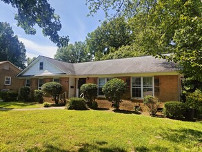 5822 Craftsbury Dr in Charlotte, NC - Foto de edificio - Building Photo