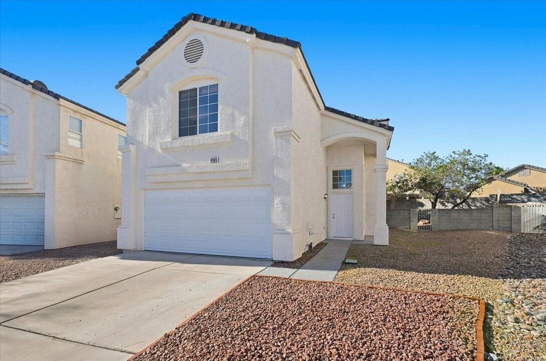 4365 Desert Dancer Way in Las Vegas, NV - Building Photo