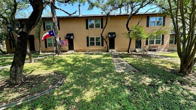 2 Deerfield Dr in Wimberley, TX - Building Photo - Building Photo