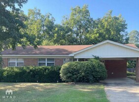 202 Starlite Dr in Texarkana, TX - Building Photo