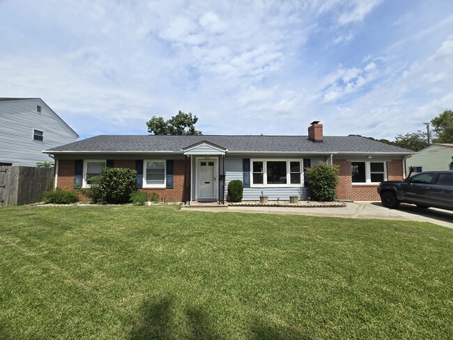 4616 Crown Point Ln