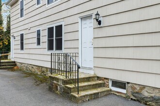 119 Forest St in New Canaan, CT - Building Photo - Building Photo
