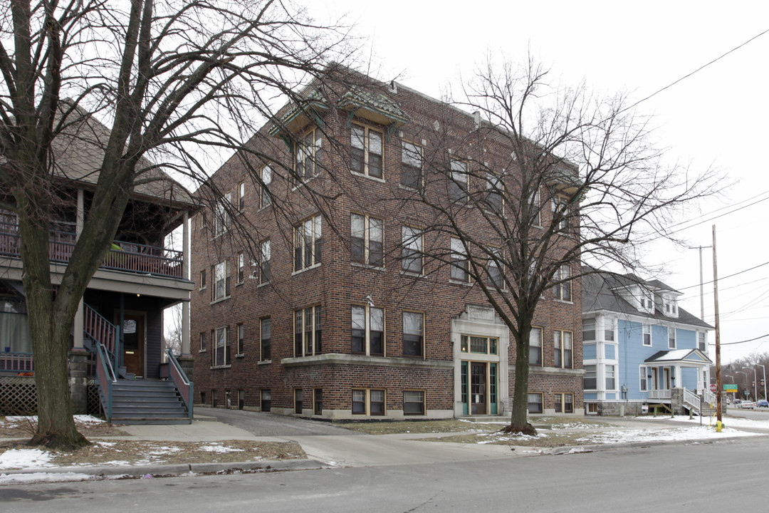 747 Academy St in Kalamazoo, MI - Foto de edificio