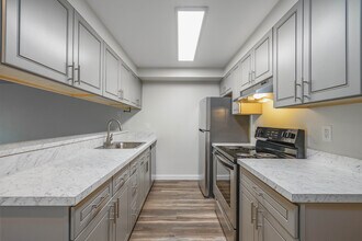 Hill Crest Apartment Homes in Seattle, WA - Building Photo - Interior Photo
