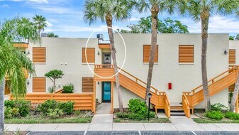 131 Wild Palm Dr in Bradenton, FL - Building Photo