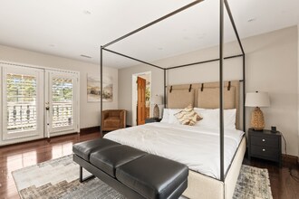 3200 Oakley Dr in Los Angeles, CA - Building Photo - Building Photo