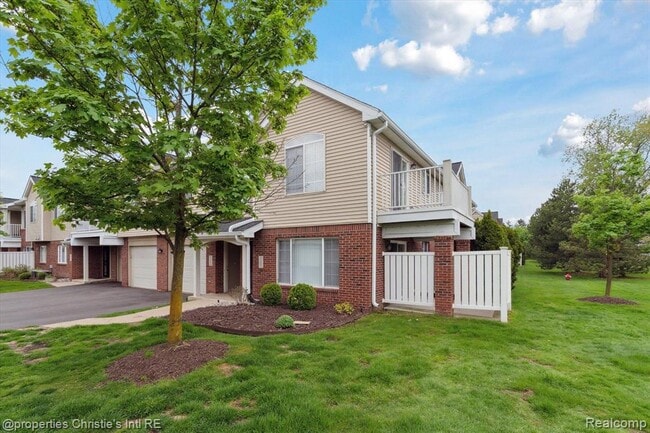 23004 Fairlane Blvd in Woodhaven, MI - Building Photo - Building Photo