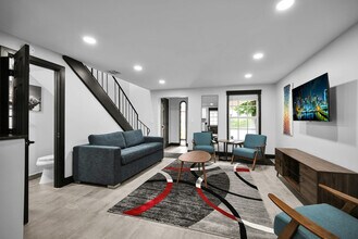 621 NE 28th St in Wilton Manors, FL - Foto de edificio - Building Photo
