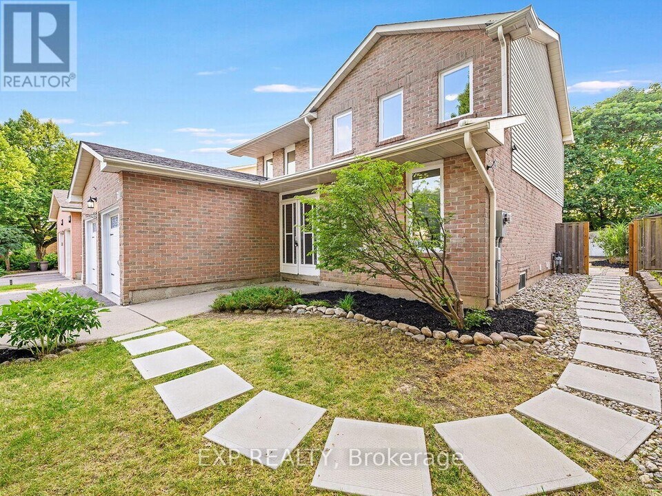 3101 Tours Rd in Mississauga, ON - Building Photo