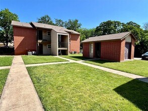 410 Bryan St, Unit 10 in Denton, TX - Building Photo - Building Photo