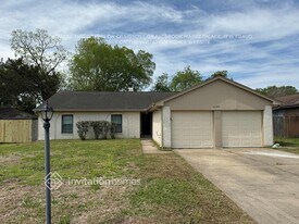 16422 Oxnard Ln in Friendswood, TX - Building Photo