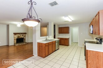 12956 Vassar Dr in Frisco, TX - Foto de edificio - Building Photo