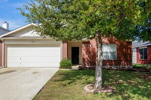 1308 Wintercreek Dr in Denton, TX - Building Photo